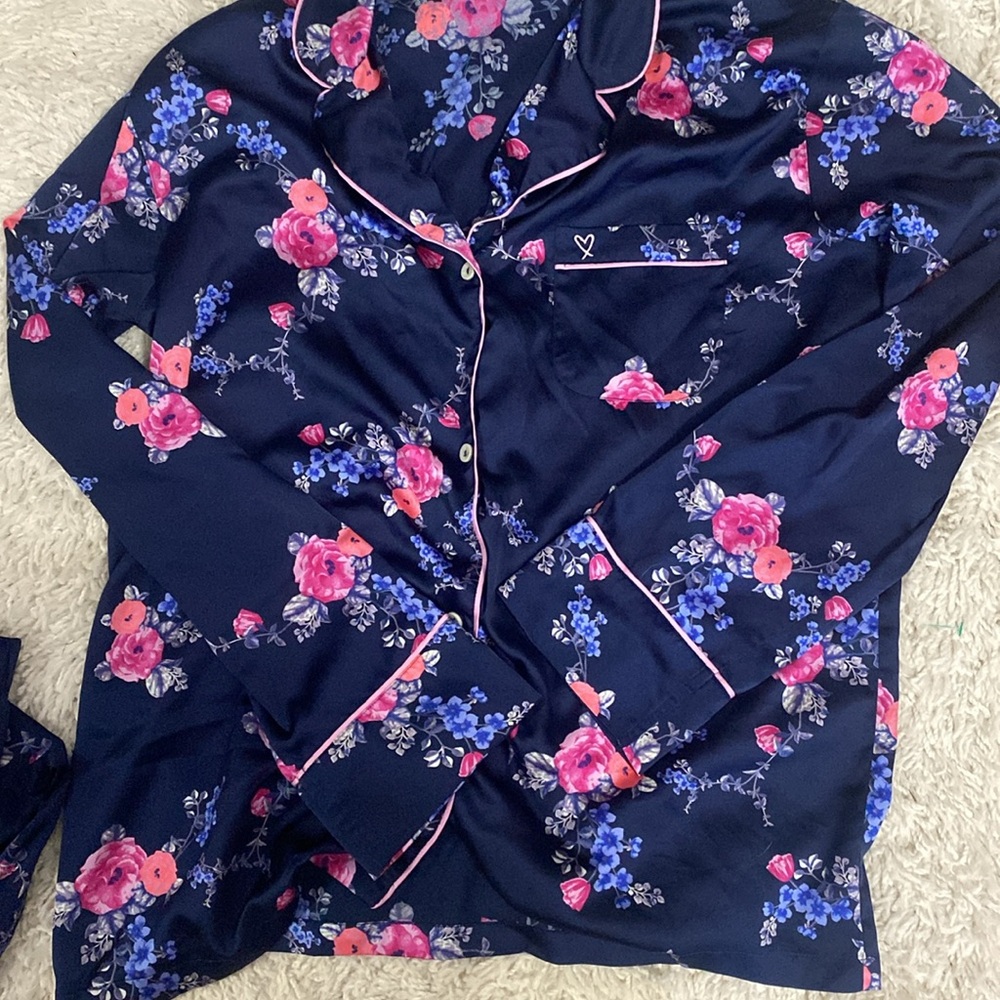 Victoria's Secret Satin Navy and Pink Floral Pajama Set size medium long - Picture 5 of 6